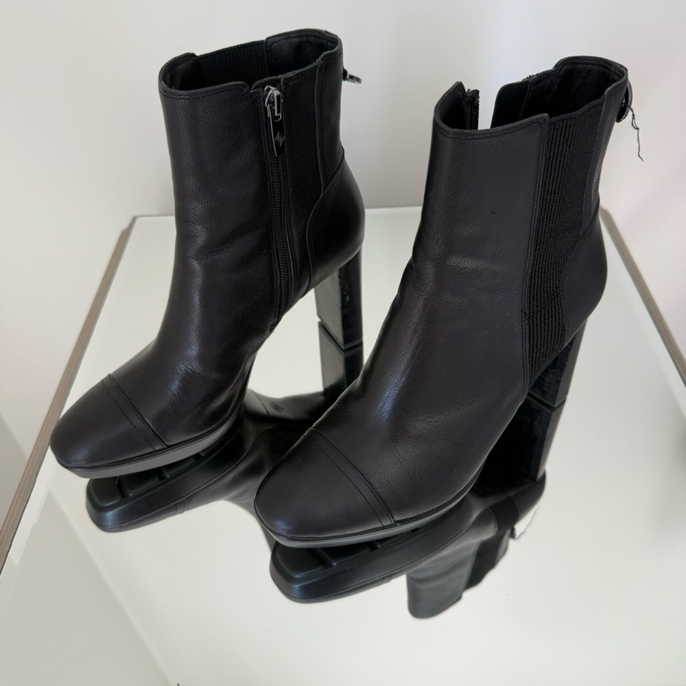 Donald J. Pliner Black Heeled Boots